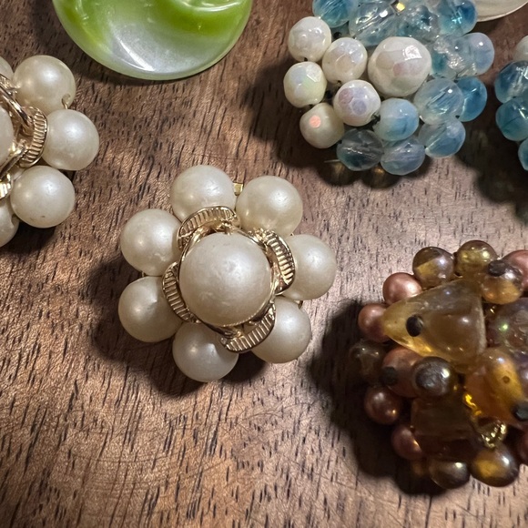 Vintage Japanese West Germany Hong Kong Clip Cluster Earrings - Picture 4 of 12